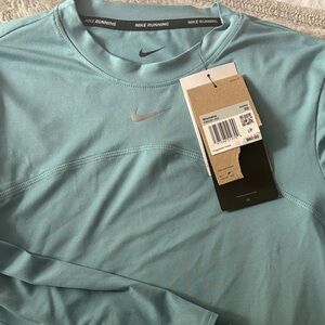 Nike Womens Aqua Long Sleeve Running Tee. XS. NWT